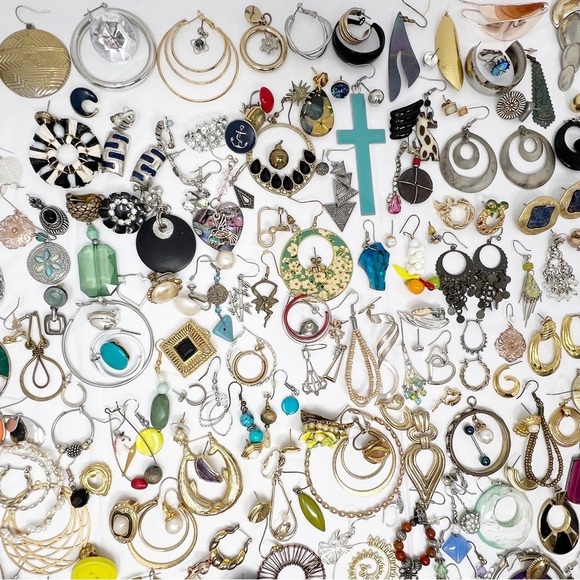 Over 2.5 Lbs Lot of Single Earrings Jewelry Scrap Junk Craft Harvest Repurpose - Picture 3 of 6